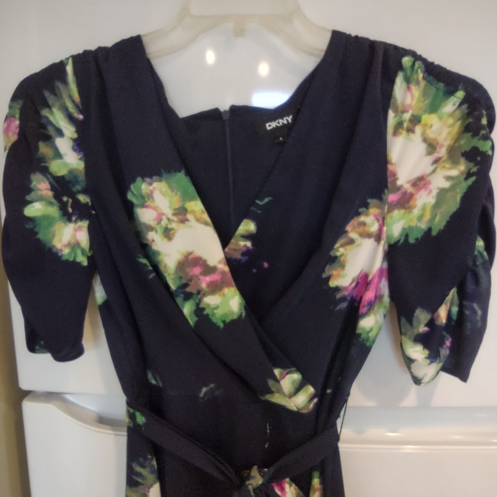 DKNY size 6 navy blue floral print dress